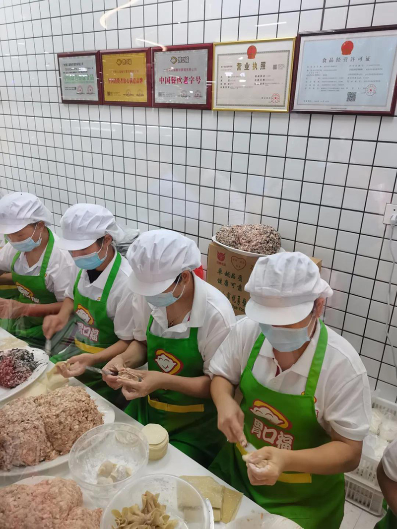 胃口福餃子云吞東方市場店開業(yè)，數(shù)百市民排隊嘗鮮