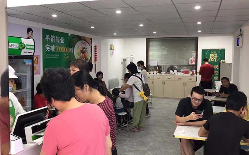 天氣冷了吃什么，來(lái)胃口福吃餃子，鮮香味十足，太好吃了